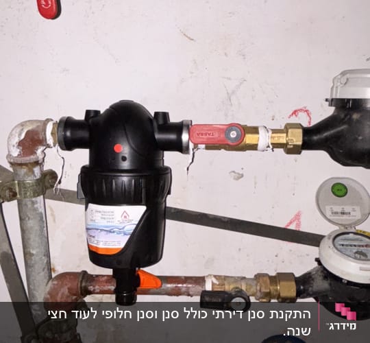 מערכת צנרת עם ברזים ומד מים
